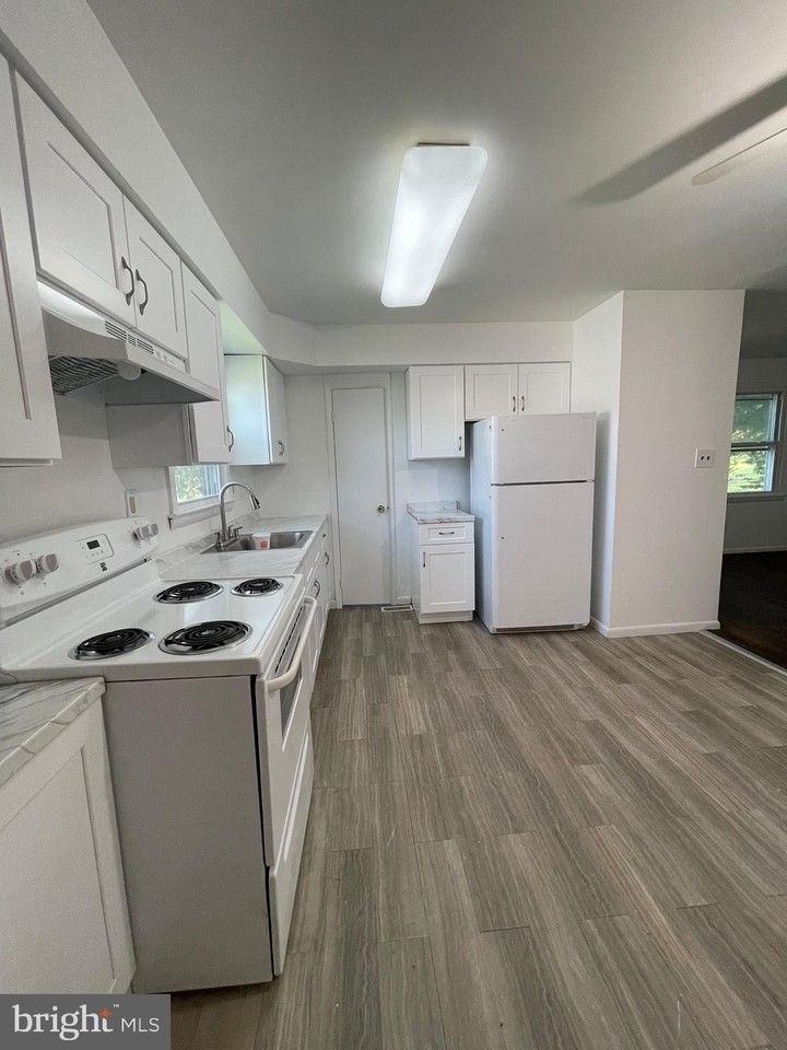 711 E Maple Ave #2 - Photo 6 of 17