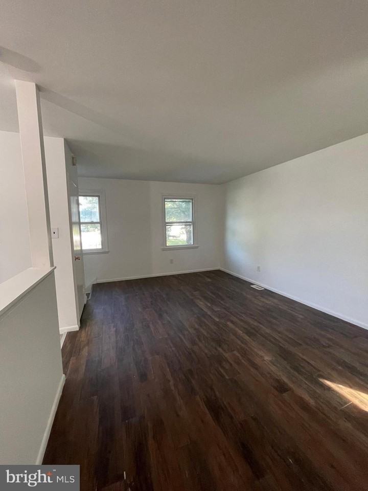 711 E Maple Ave #2 - Photo 7 of 17