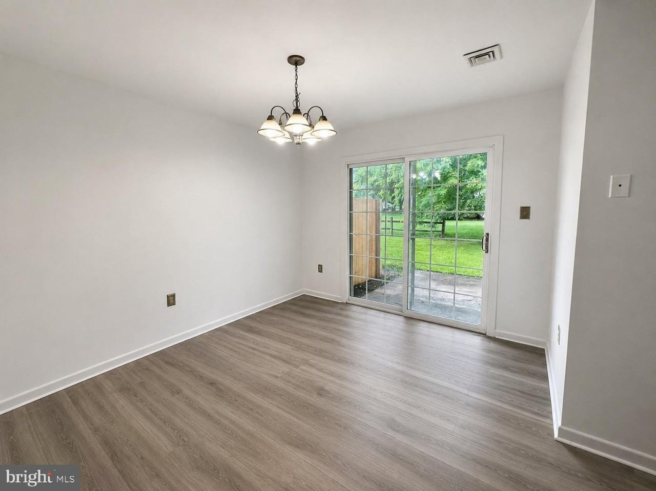 302 Hills Dr - Photo 5 of 18