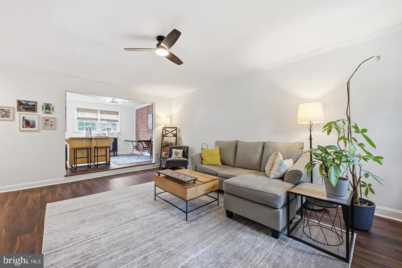 207 Yardley Cmns - Photo 4 of 13