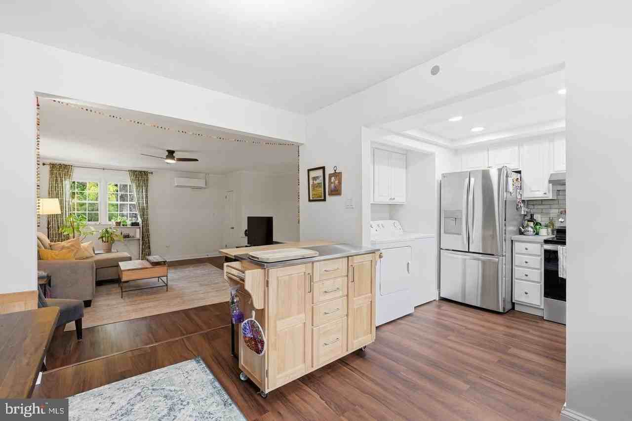 207 Yardley Cmns - Photo 7 of 13