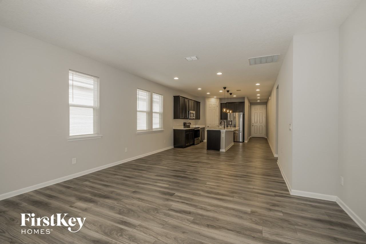 11010 Chitwood Dr - Photo 4 of 15