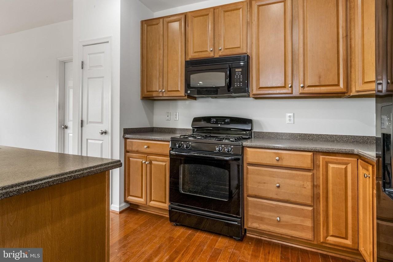 202 Bardel Dr #202 - Photo 4 of 27