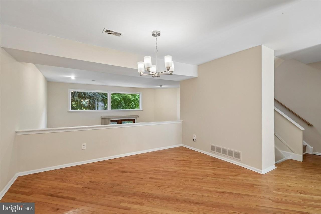 156 Eaton Dr - Photo 2 of 24