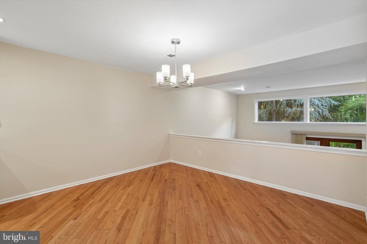 156 Eaton Dr - Photo 3 of 24