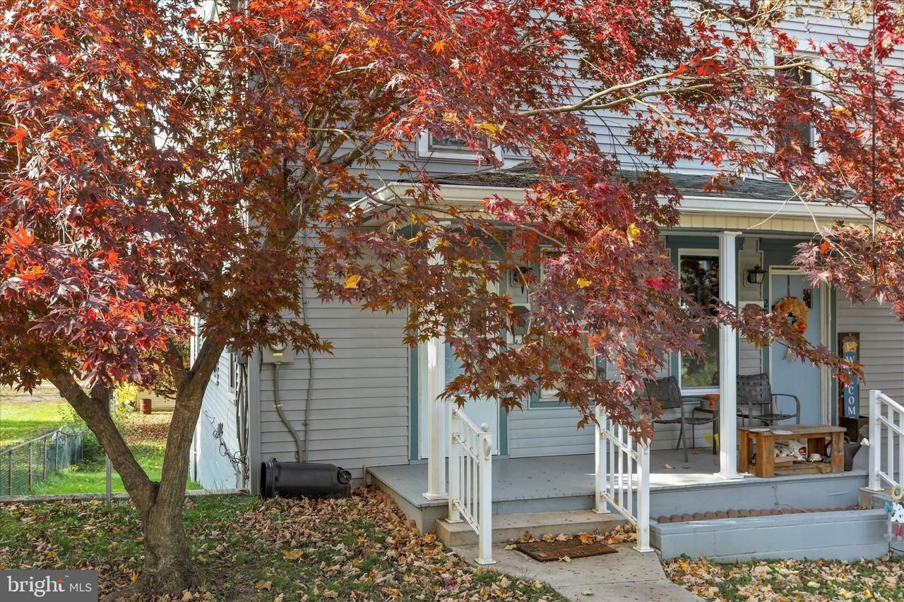 210 Linden Ave - Photo 3 of 35