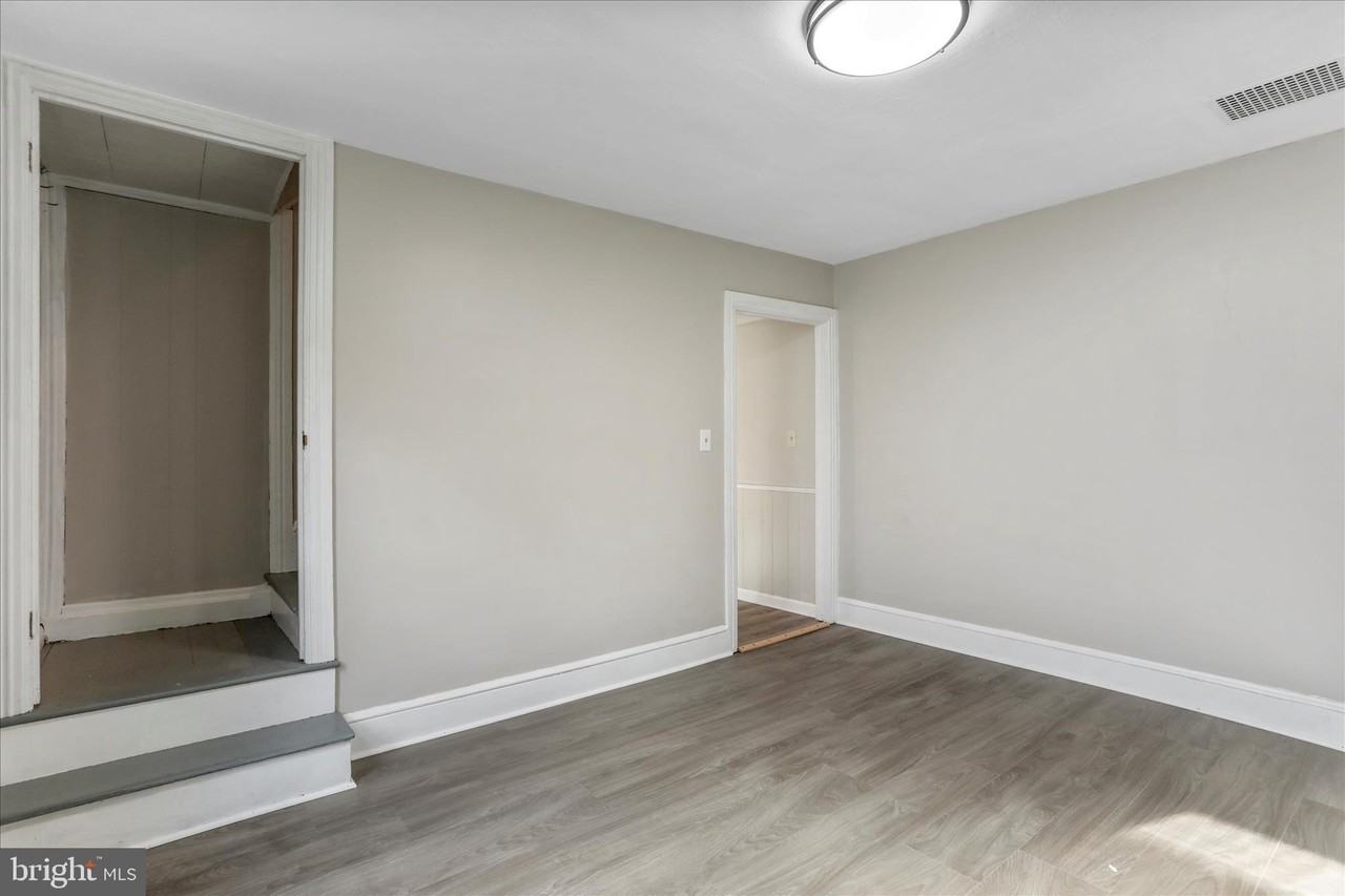 210 Linden Ave - Photo 7 of 35