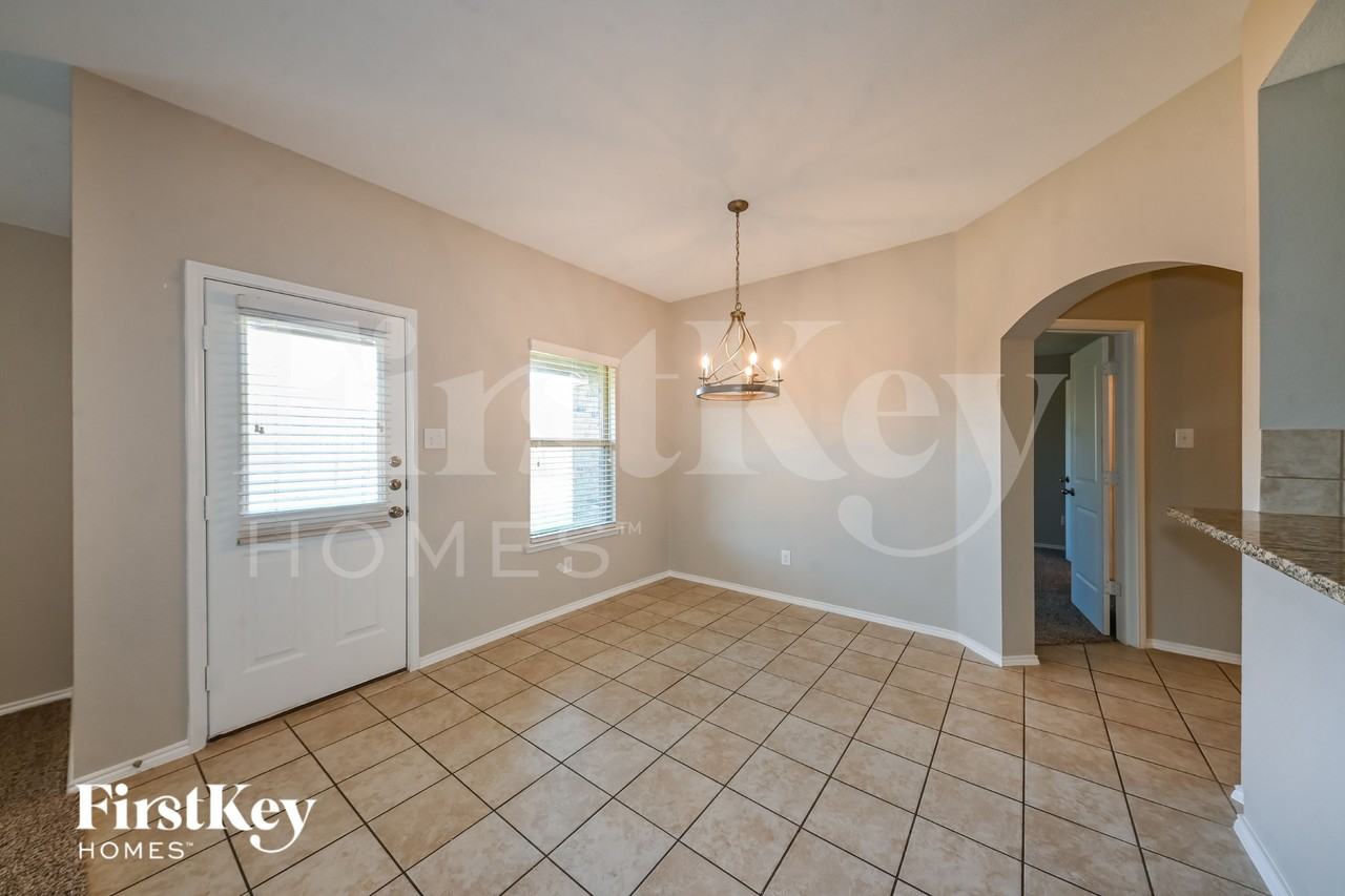 2803 Englenook Dr - Photo 5 of 16