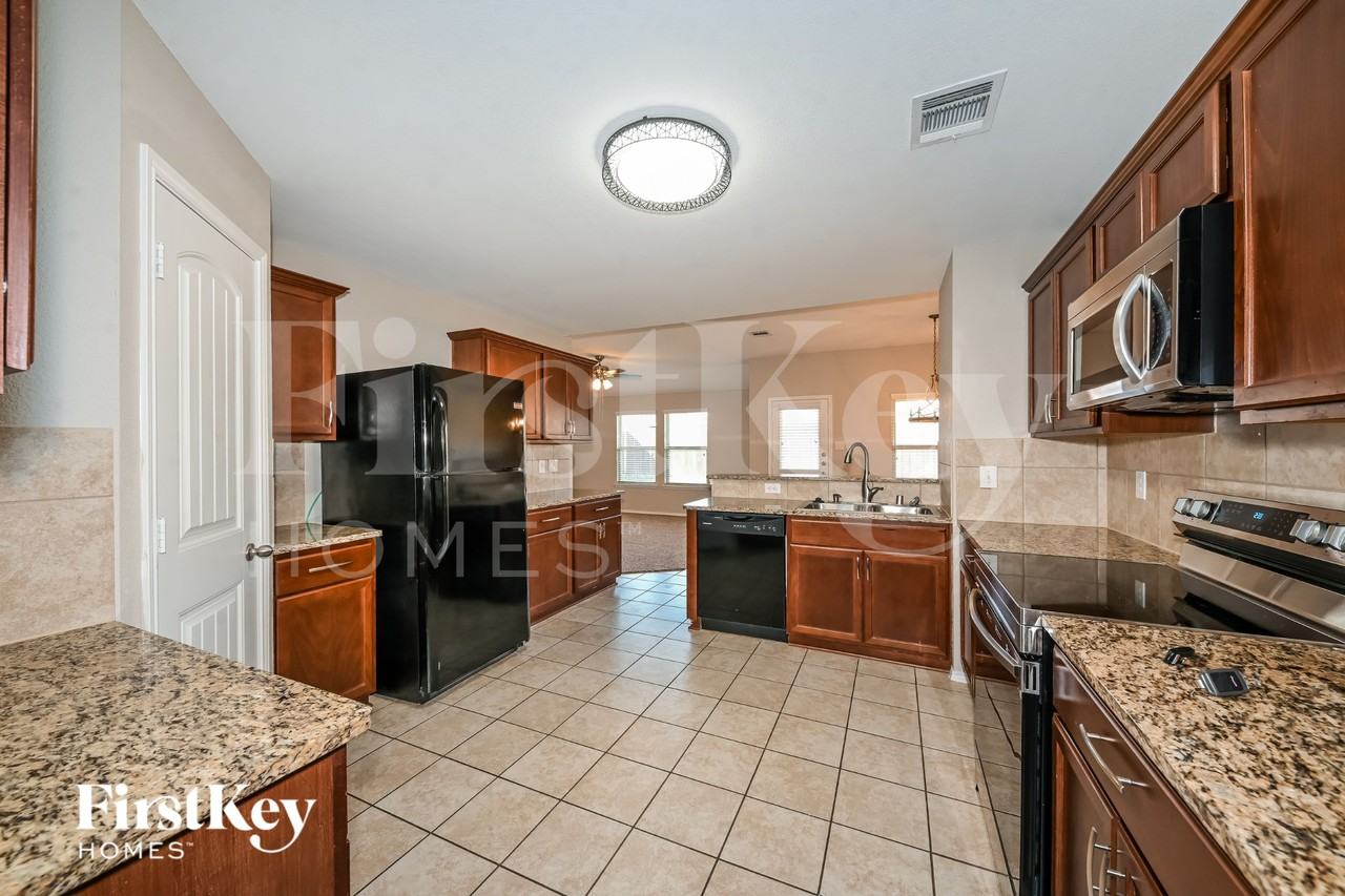 2803 Englenook Dr - Photo 6 of 16