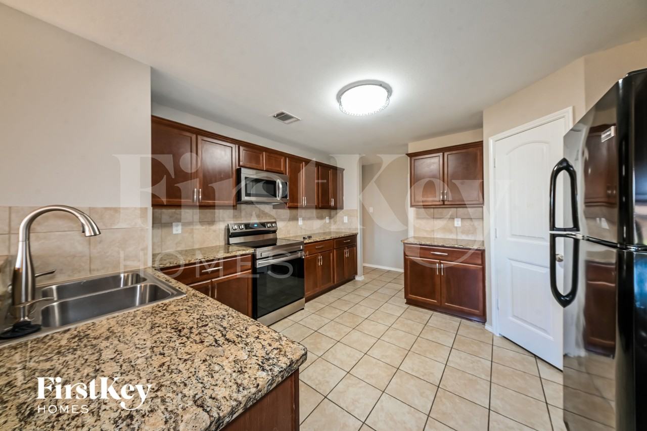 2803 Englenook Dr - Photo 7 of 16