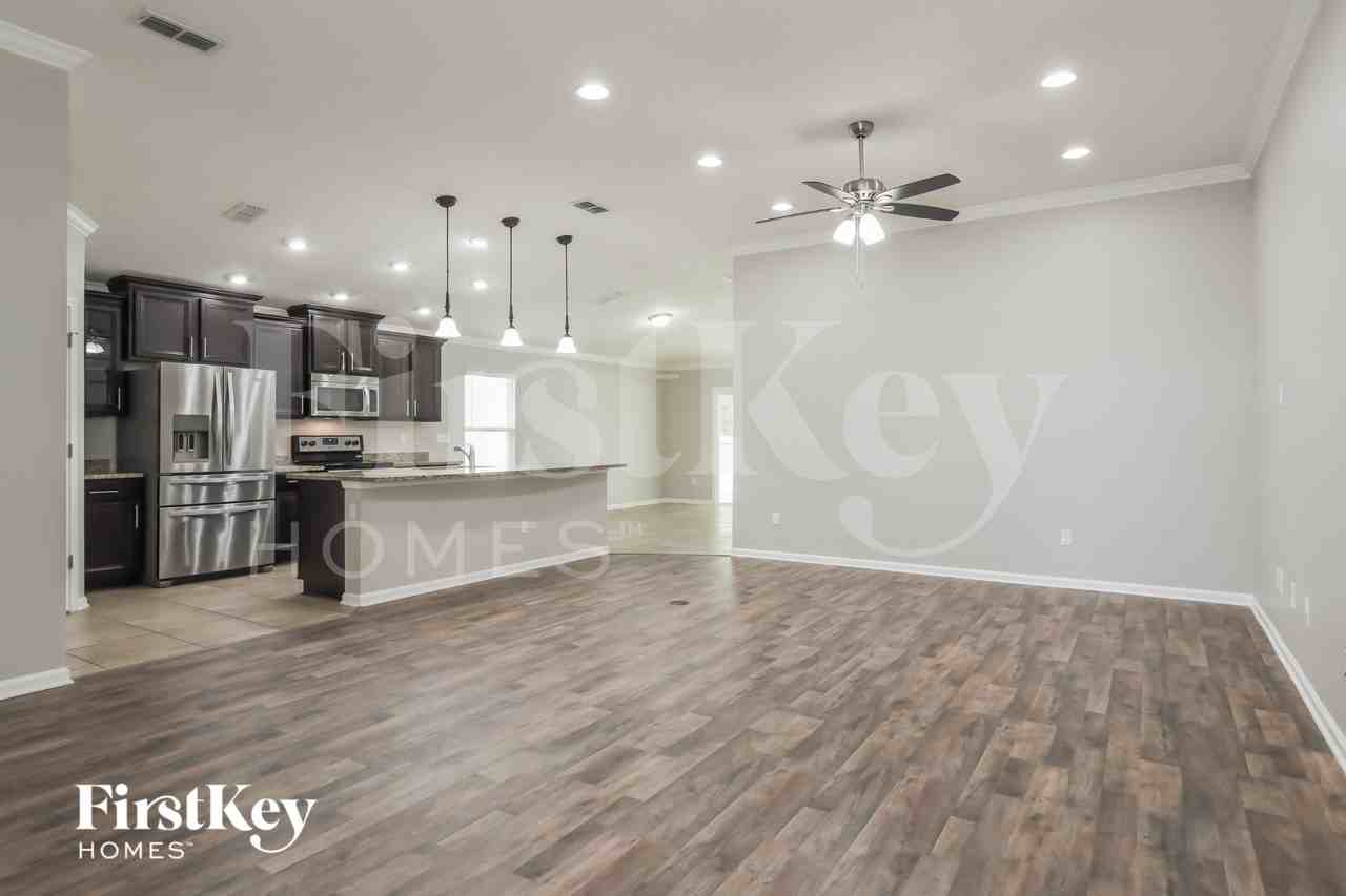 104 Glenlivet Way - Photo 4 of 15