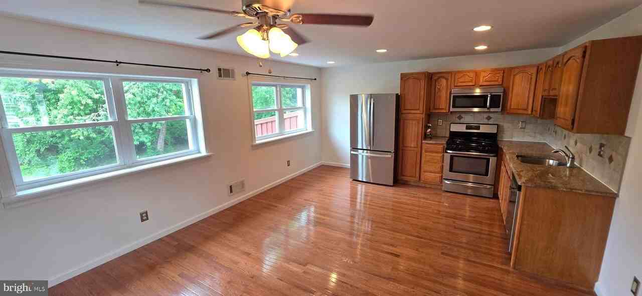 12518 Fedor Pl - Photo 6 of 28