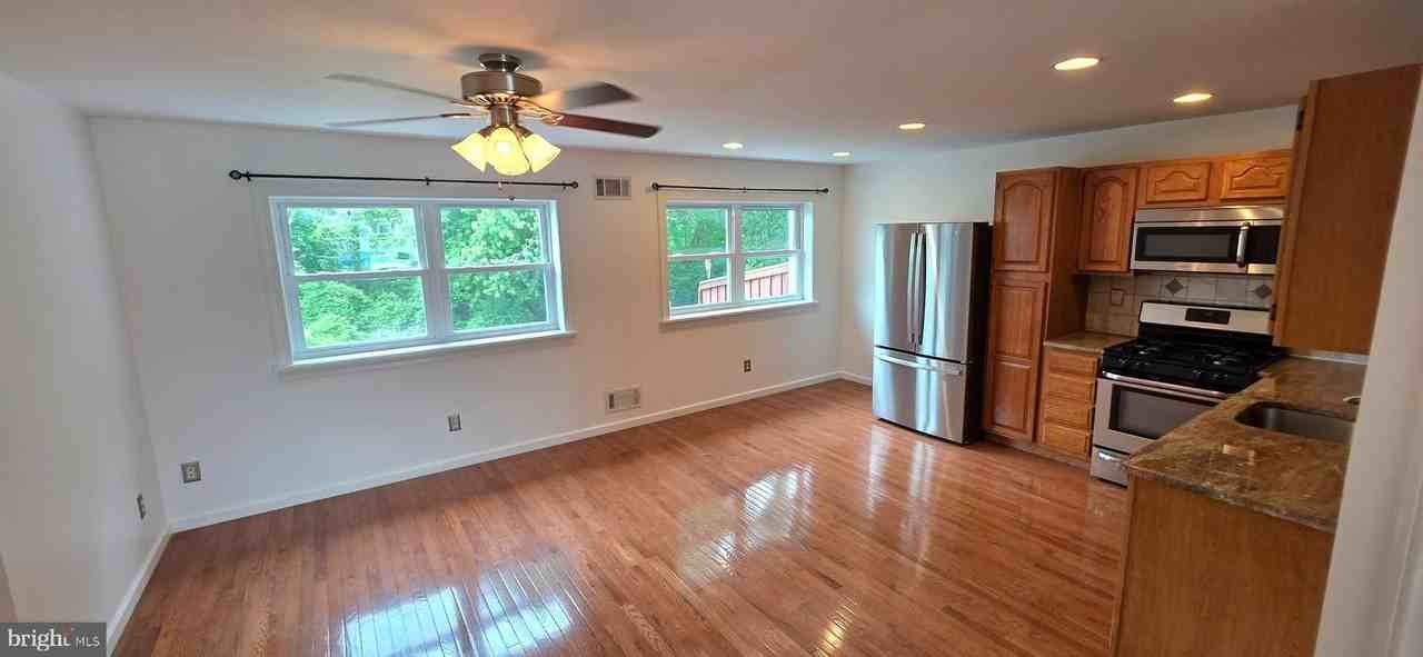 12518 Fedor Pl - Photo 7 of 28