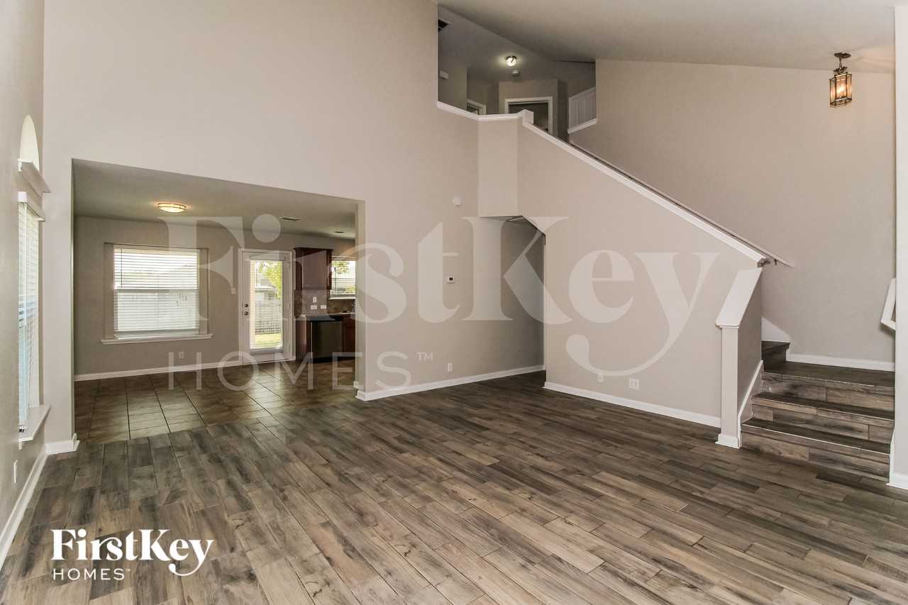 2138 Brinkley Dr - Photo 3 of 15