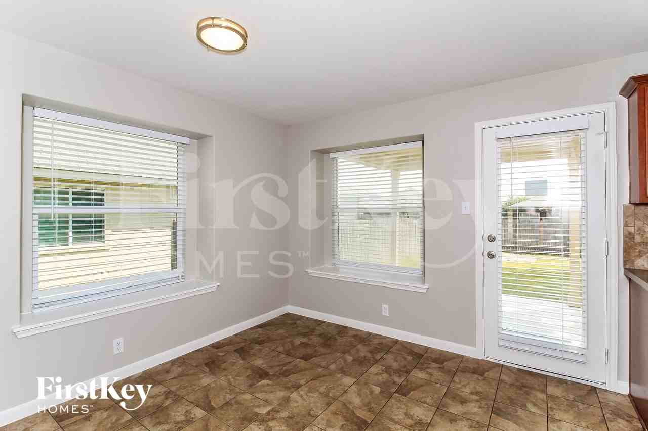 2138 Brinkley Dr - Photo 4 of 15