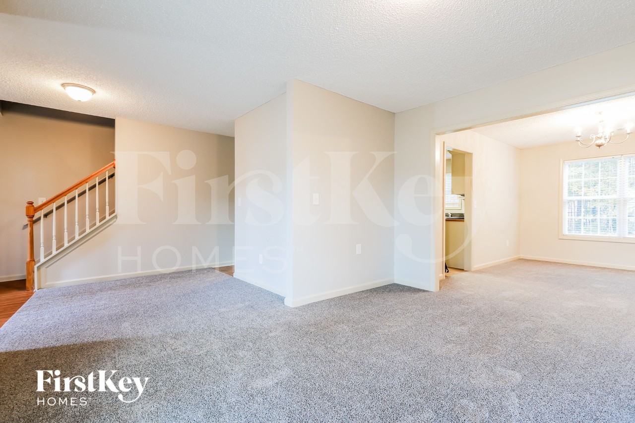 894 Hawk Creek Trl - Photo 4 of 16