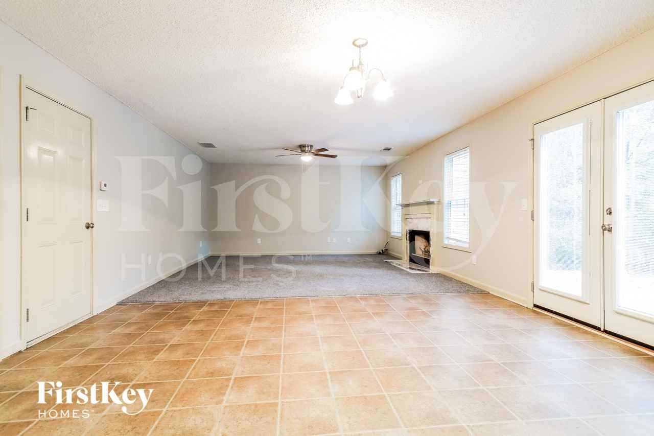 894 Hawk Creek Trl - Photo 6 of 16