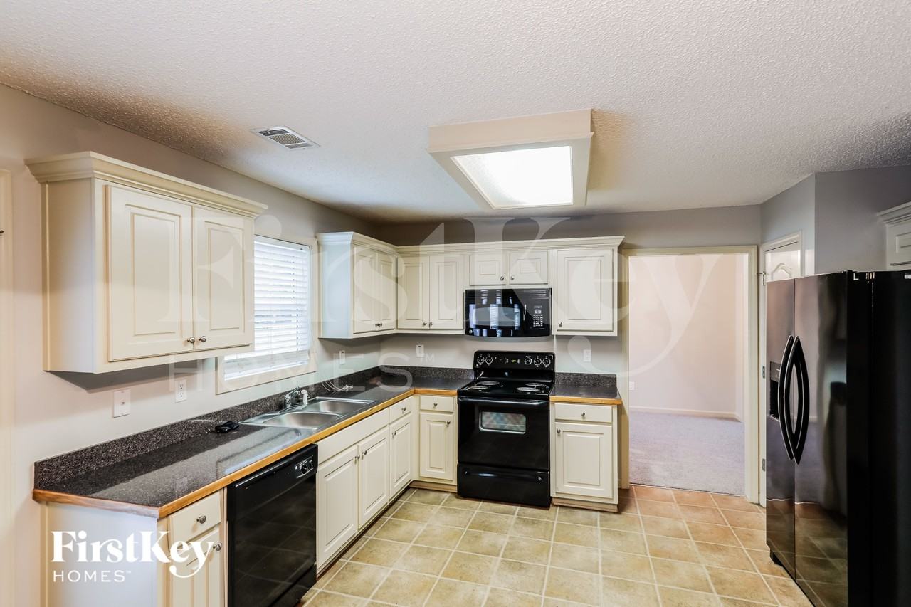 894 Hawk Creek Trl - Photo 7 of 16