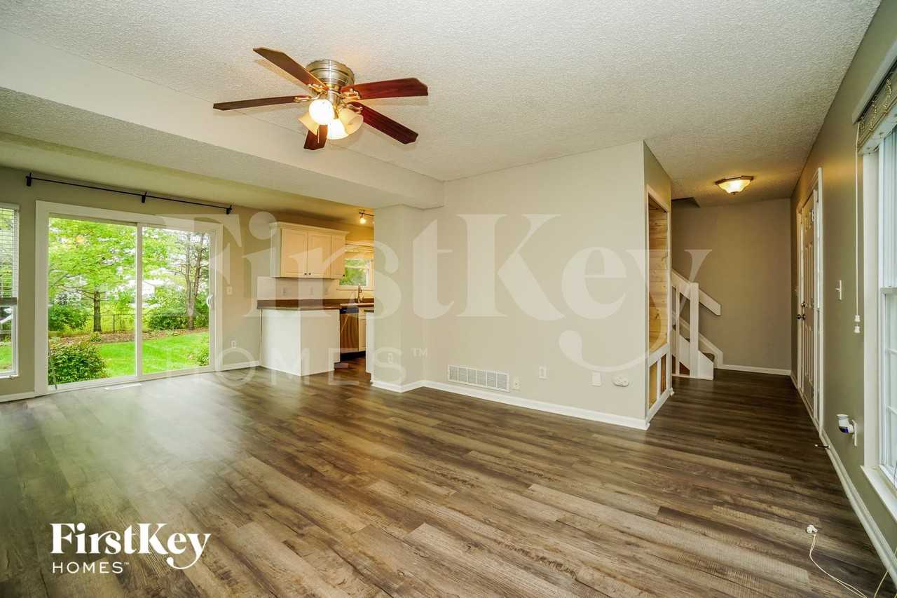 5241 Frisco Dr - Photo 2 of 15