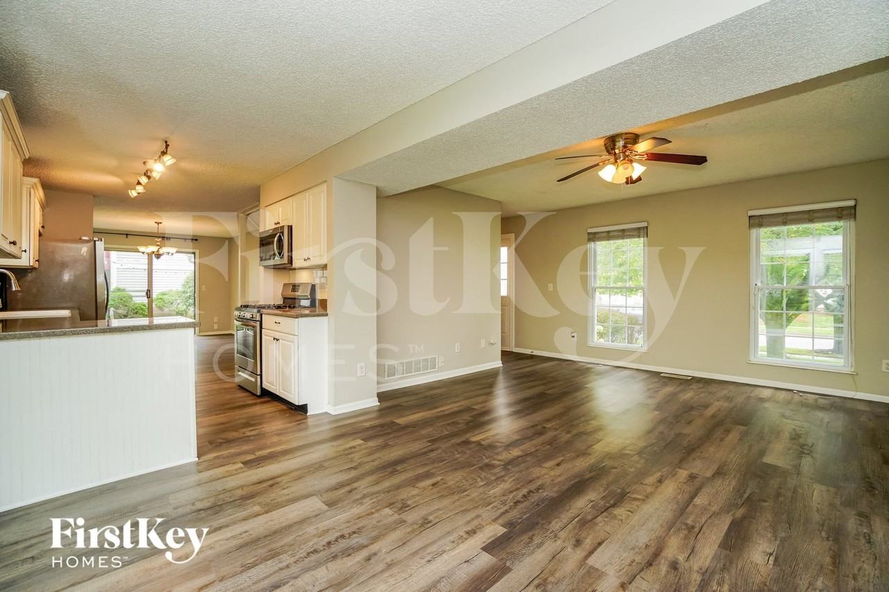 5241 Frisco Dr - Photo 3 of 15
