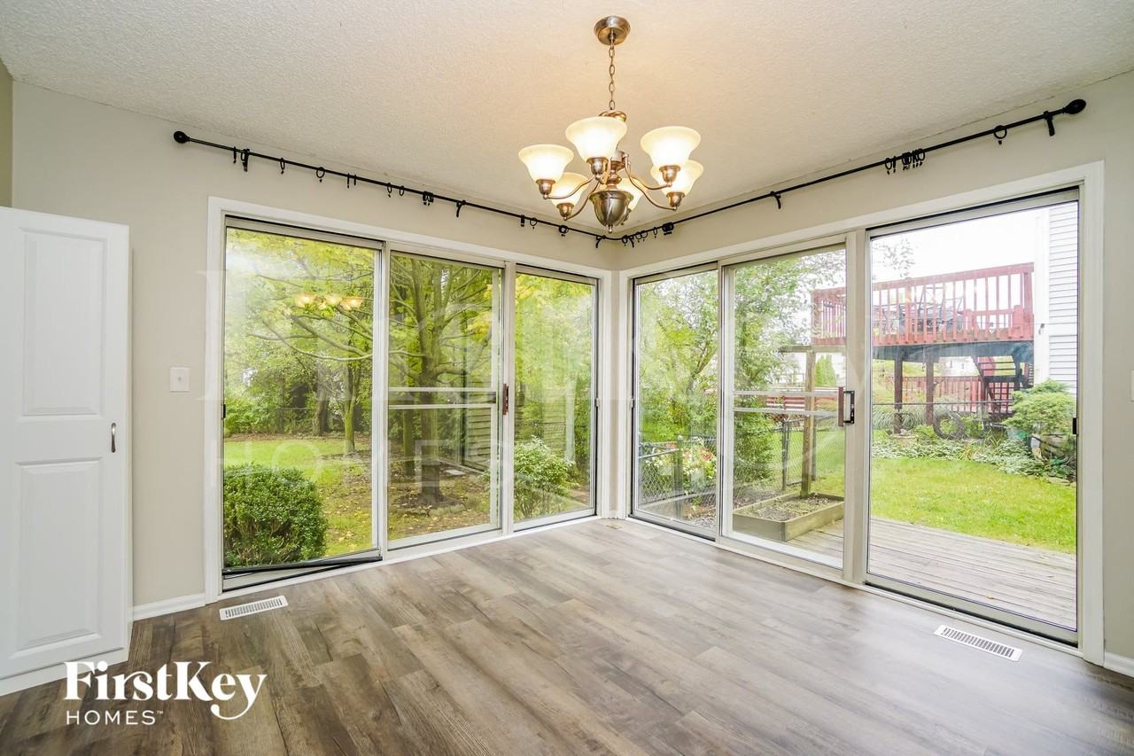 5241 Frisco Dr - Photo 4 of 15