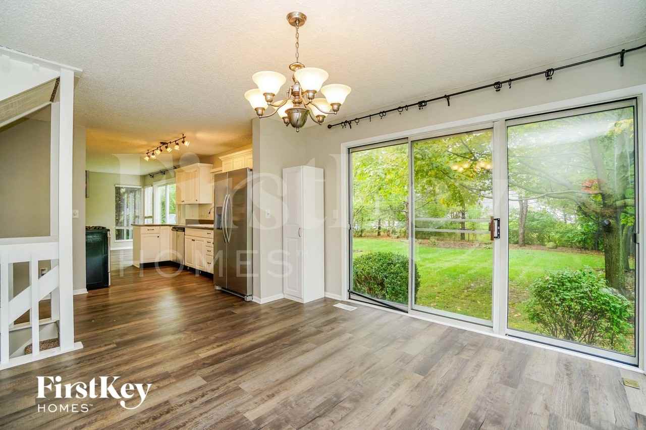 5241 Frisco Dr - Photo 5 of 15