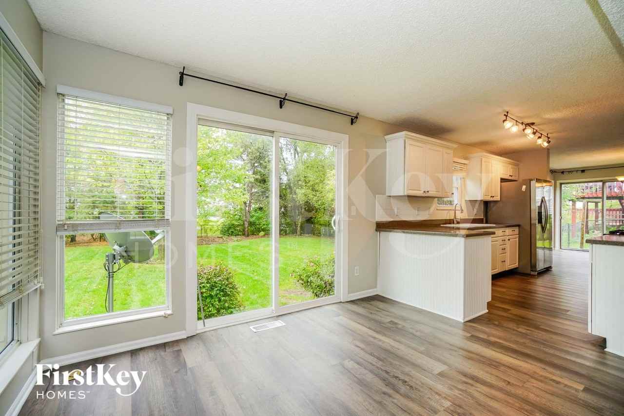 5241 Frisco Dr - Photo 6 of 15