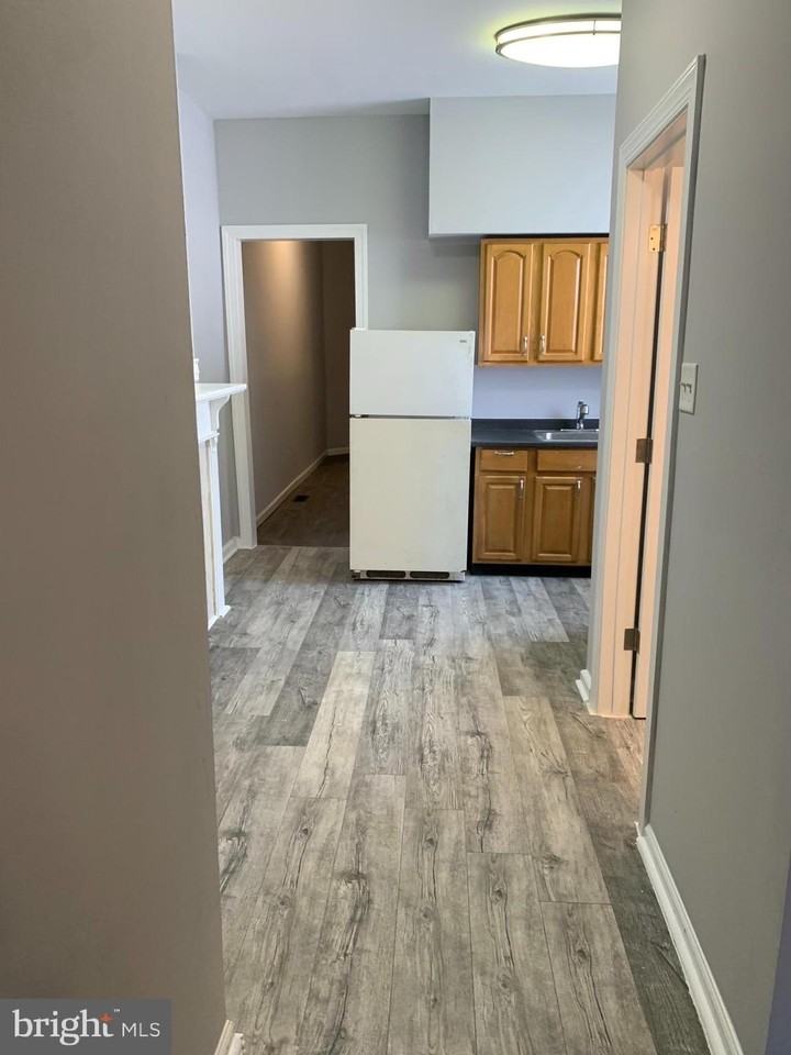 3136 W Montgomery Ave #2 - Photo 4 of 7