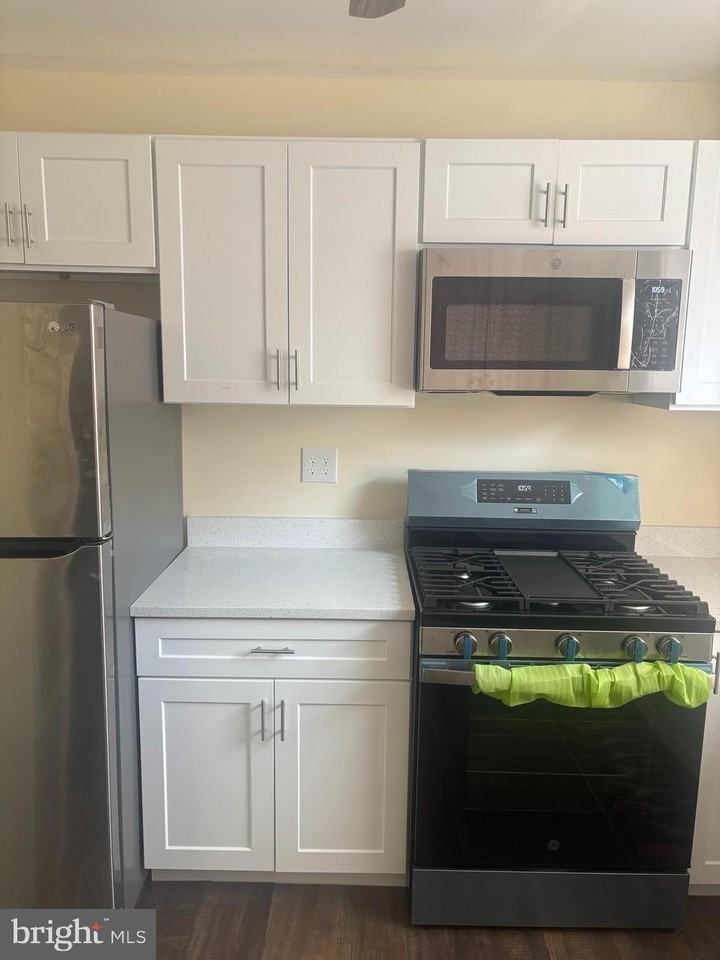 6237 N Bouvier St - Photo 6 of 16