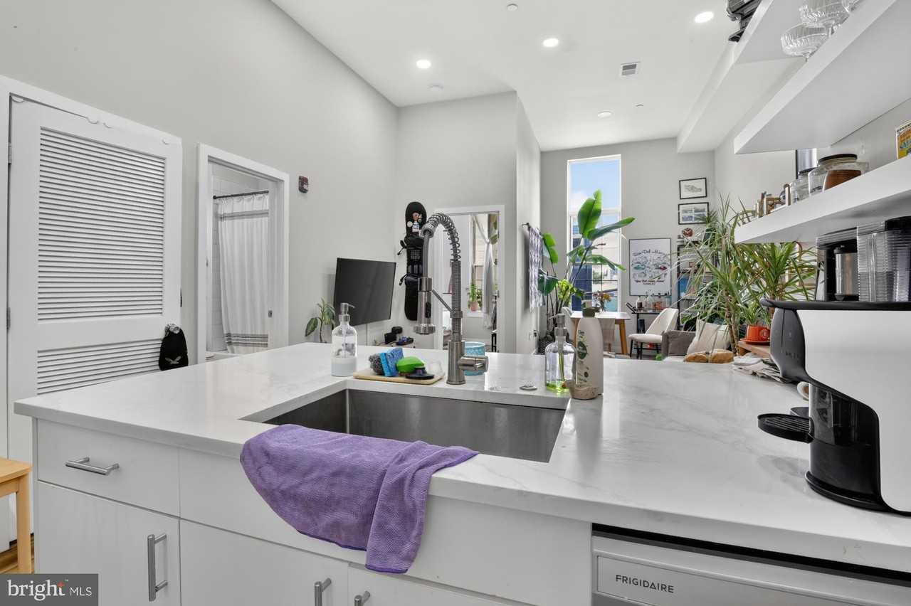 2045 Trenton Ave - Photo 5 of 22
