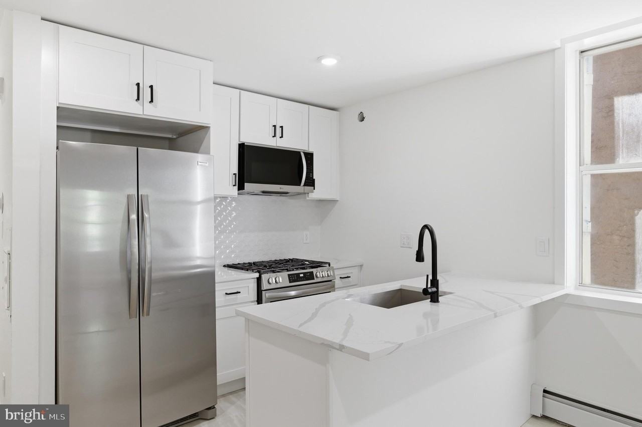 747 S 2nd St #2R - Photo 5 of 7