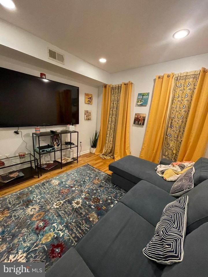 217 W Girard Ave #2 - Photo 2 of 36