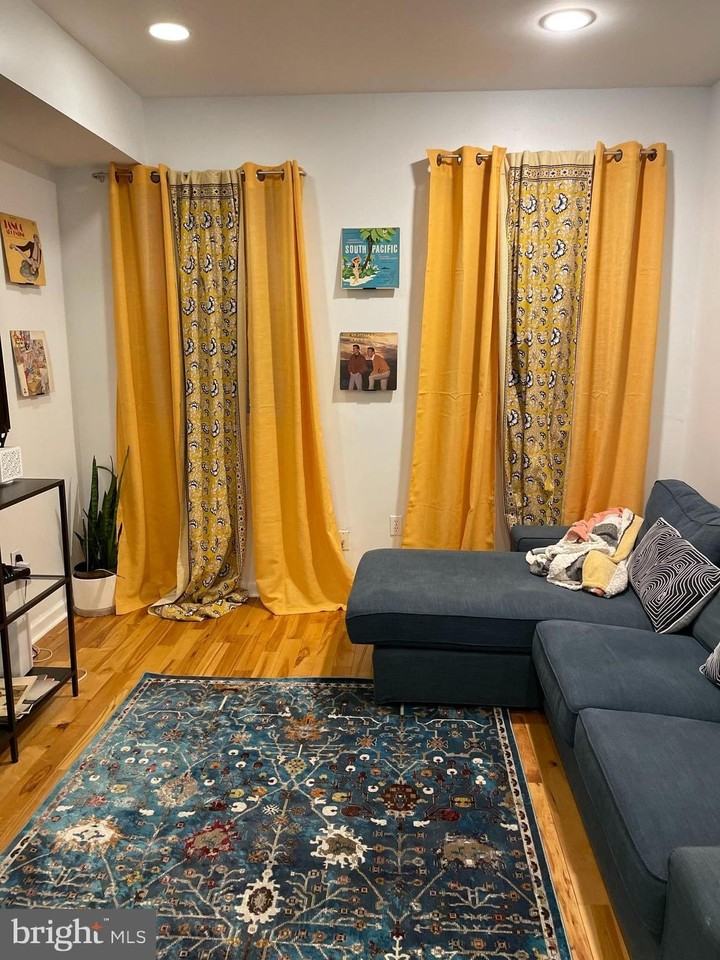 217 W Girard Ave #2 - Photo 3 of 36