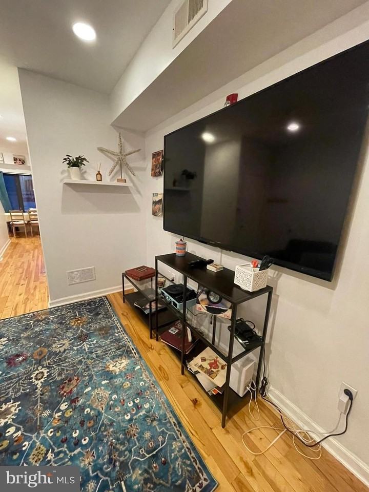 217 W Girard Ave #2 - Photo 4 of 36