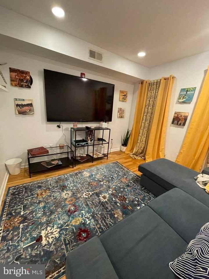 217 W Girard Ave #2 - Photo 5 of 36