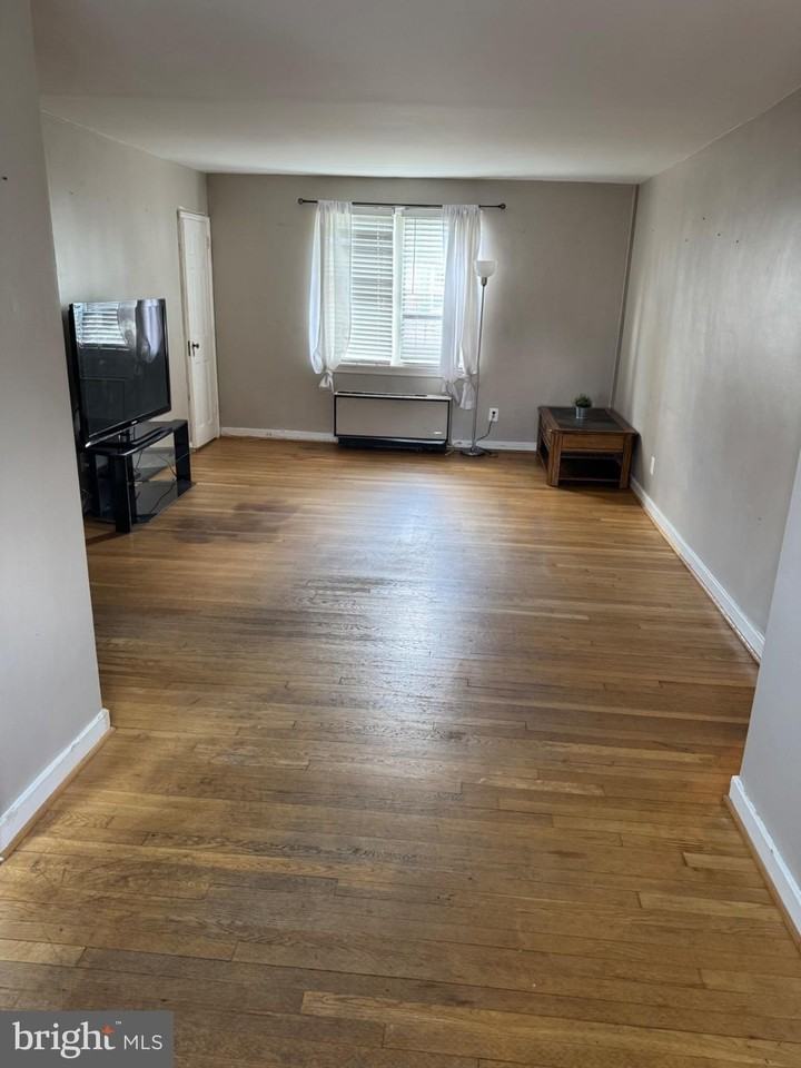 19 Auburn Ct #B - Photo 3 of 15