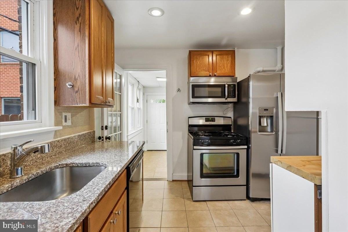108 Baggett Pl - Photo 4 of 20