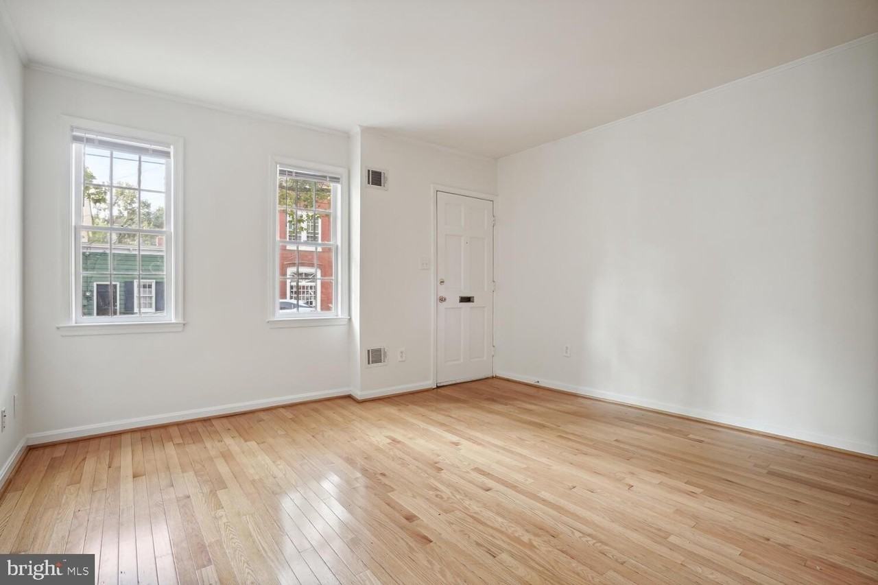 1121 Prince St - Photo 4 of 39