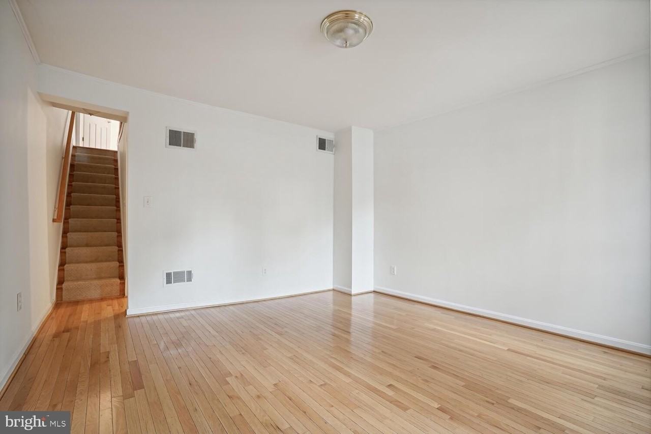 1121 Prince St - Photo 5 of 39
