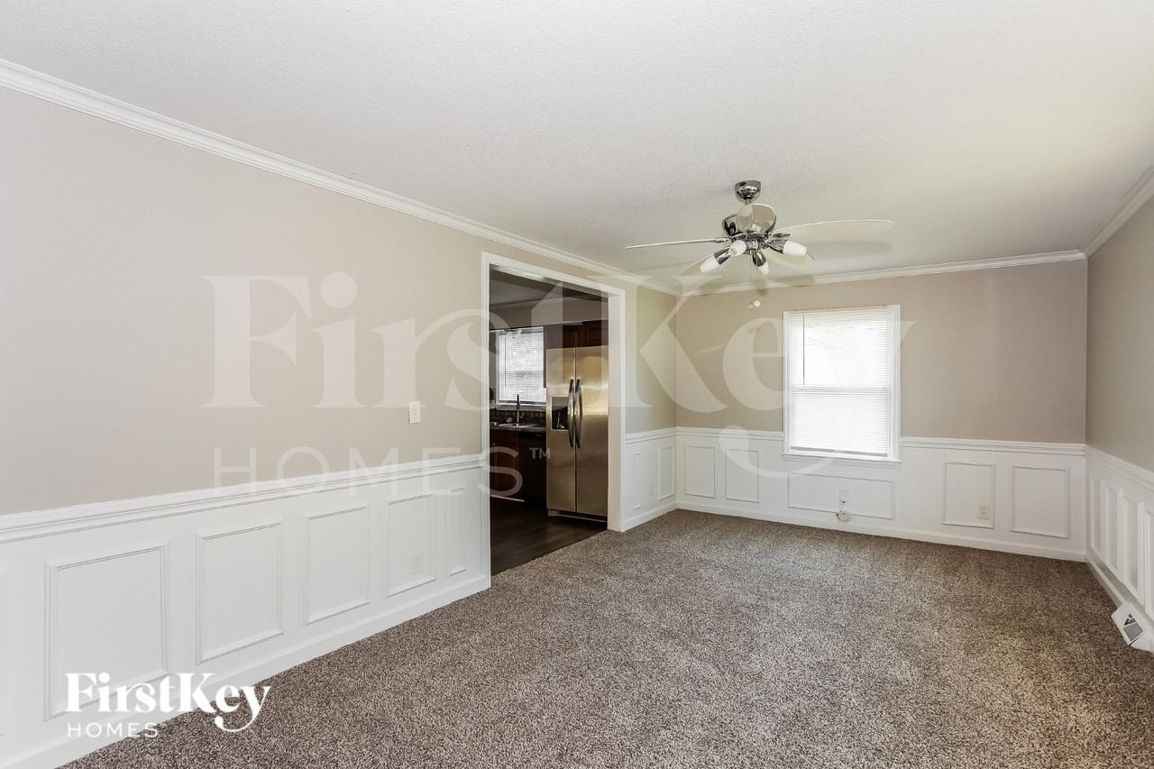 940 Ridgeway Dr - Photo 3 of 19