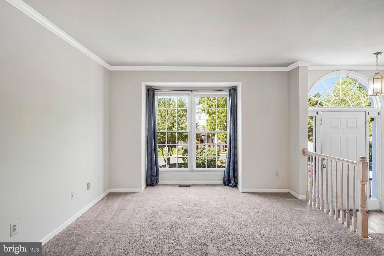 7059 Kings Manor Dr - Photo 3 of 27