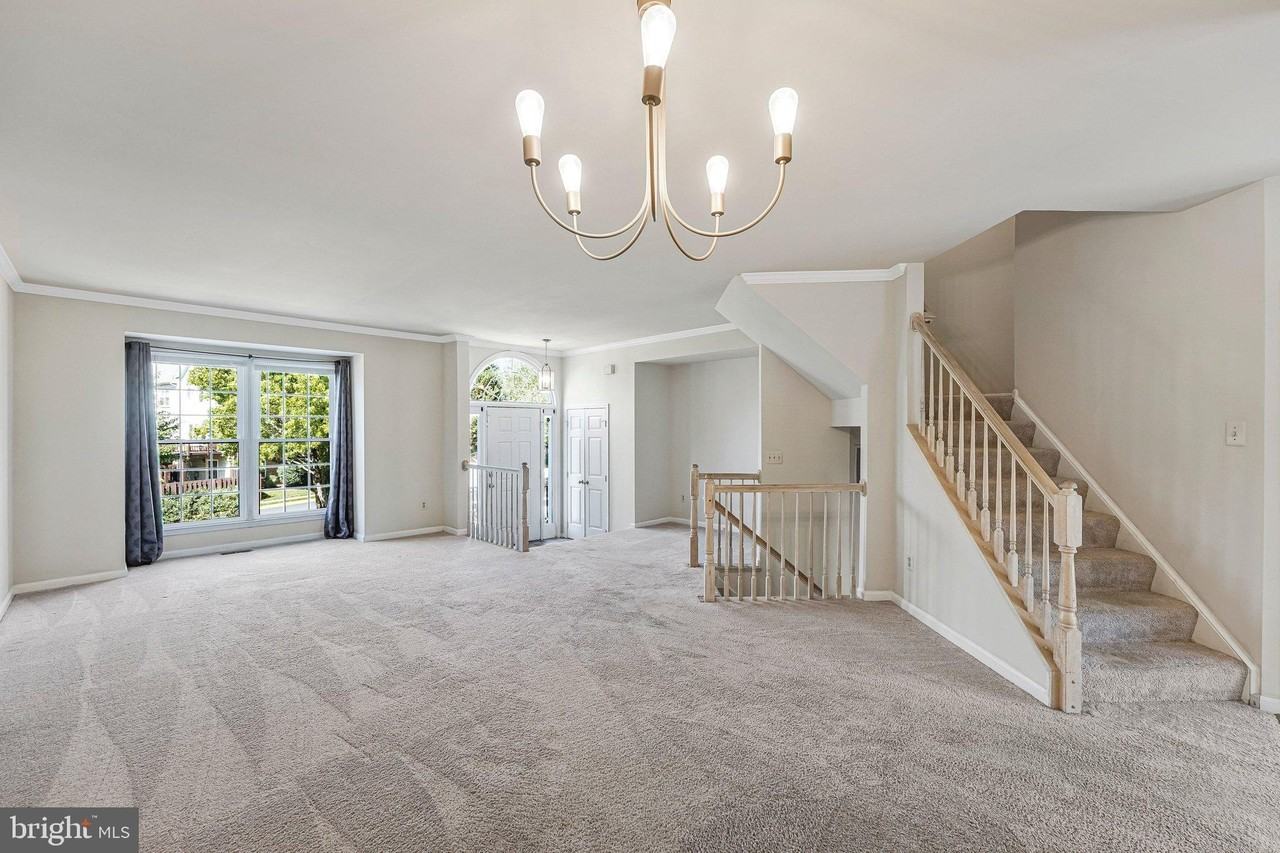 7059 Kings Manor Dr - Photo 4 of 27