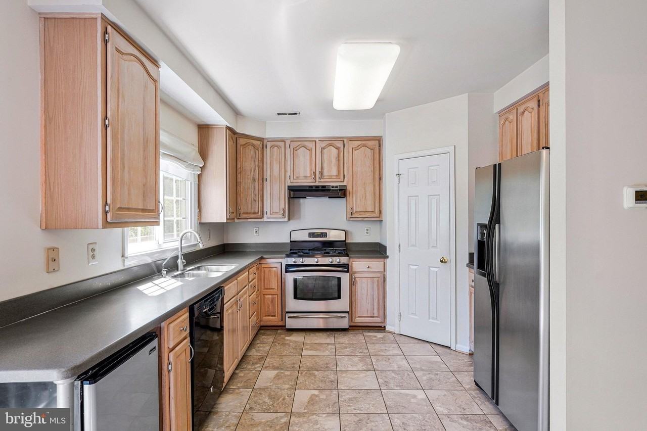 7059 Kings Manor Dr - Photo 6 of 27