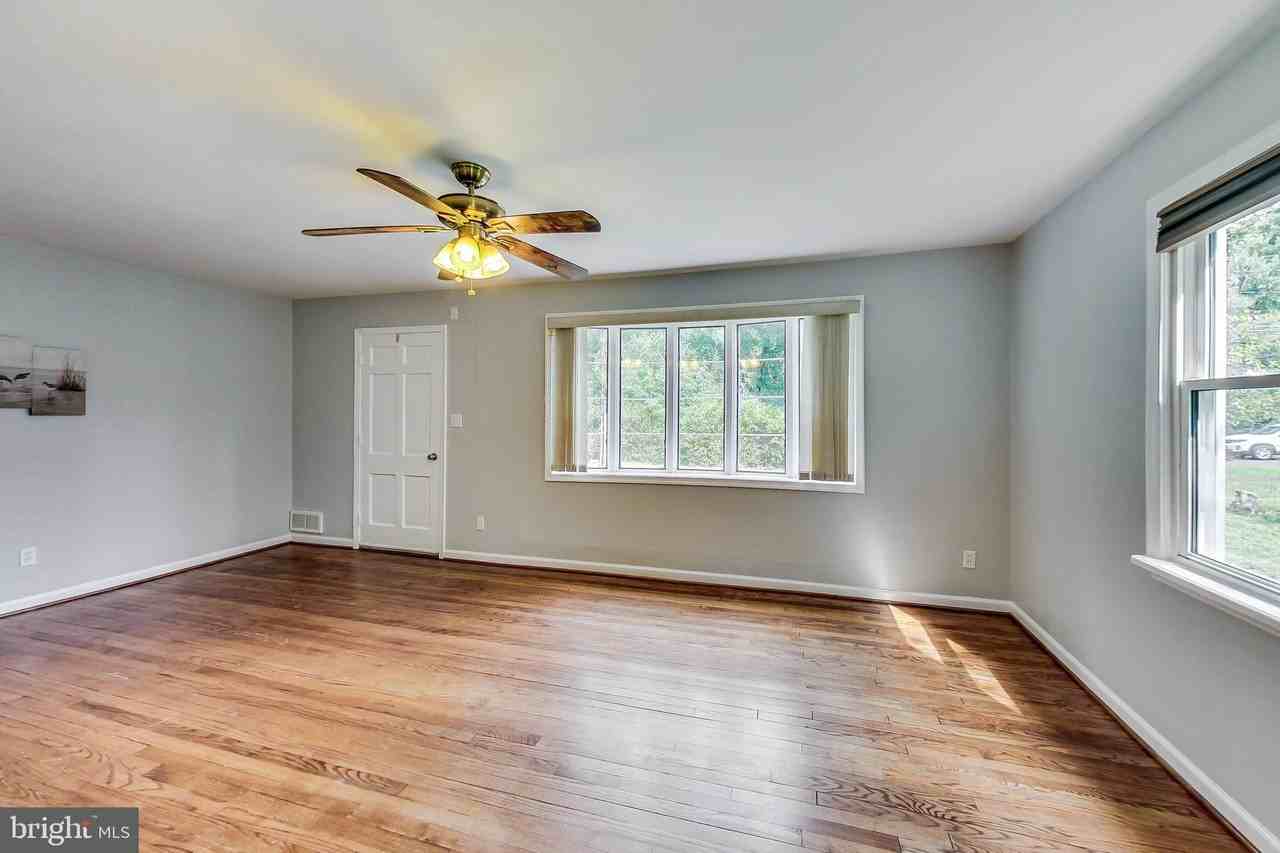 6641 Barrett Rd - Photo 6 of 50