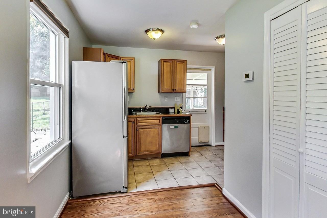 6641 Barrett Rd - Photo 7 of 50