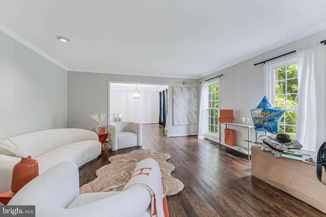 8424 Holly Leaf Dr - Photo 4 of 38