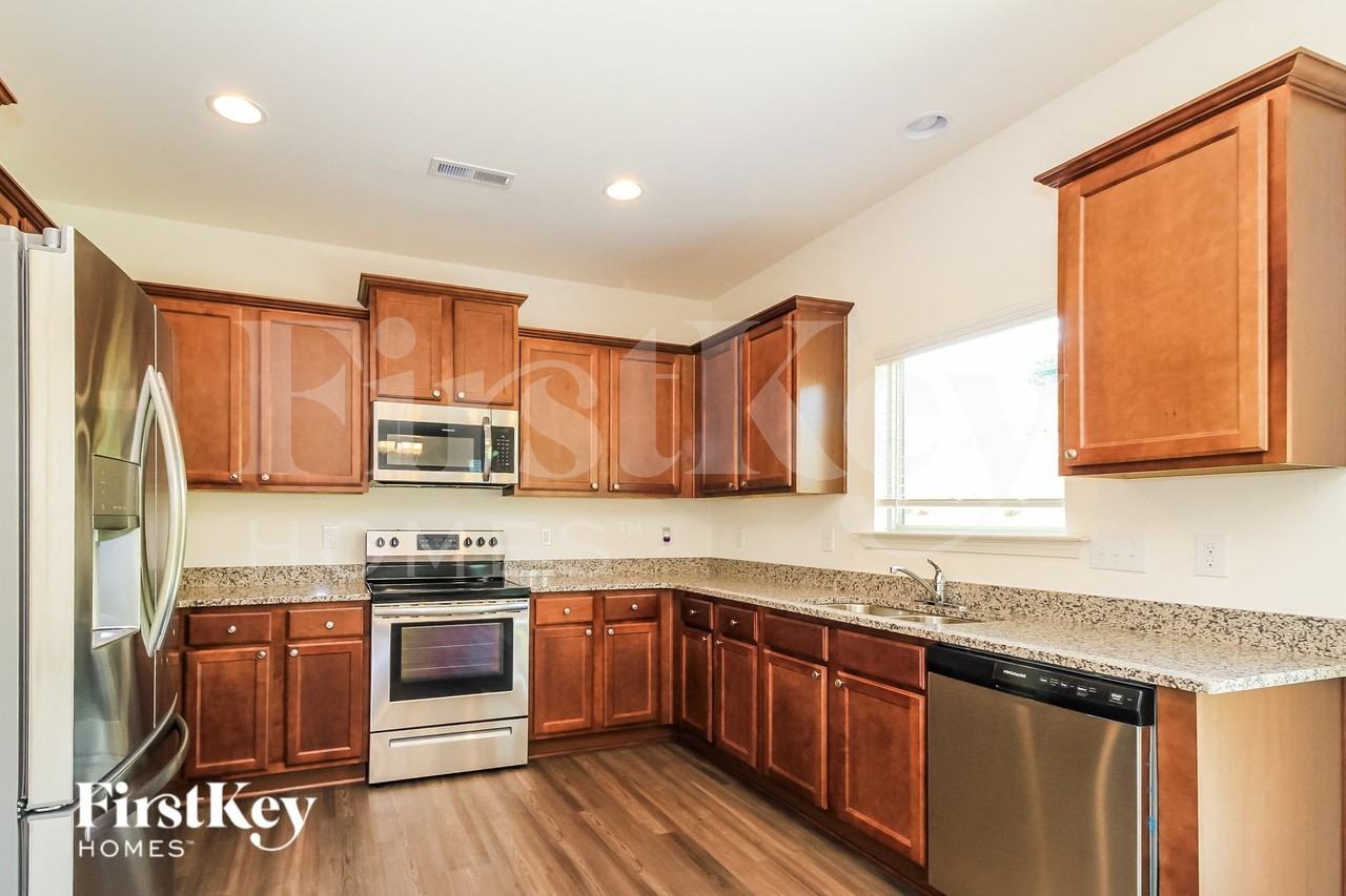 5712 Beaver Pond Trl - Photo 5 of 15