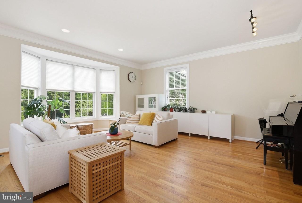 3826 Elmwood Towne Way - Photo 2 of 35