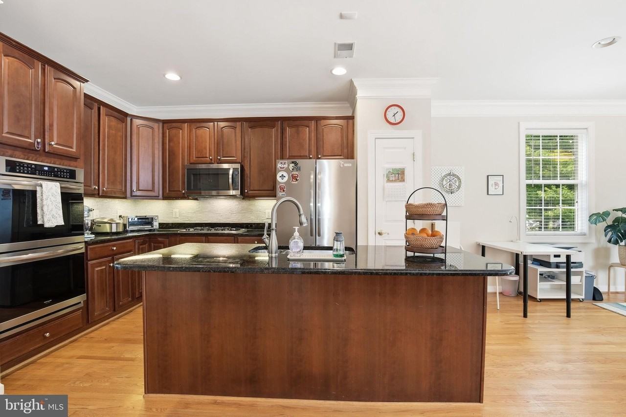 3826 Elmwood Towne Way - Photo 3 of 35