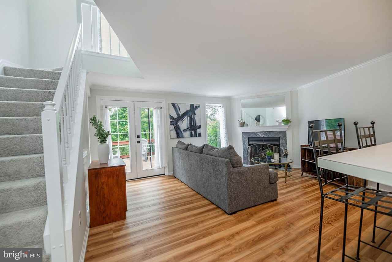 7317 Castleberg Ct - Photo 6 of 32